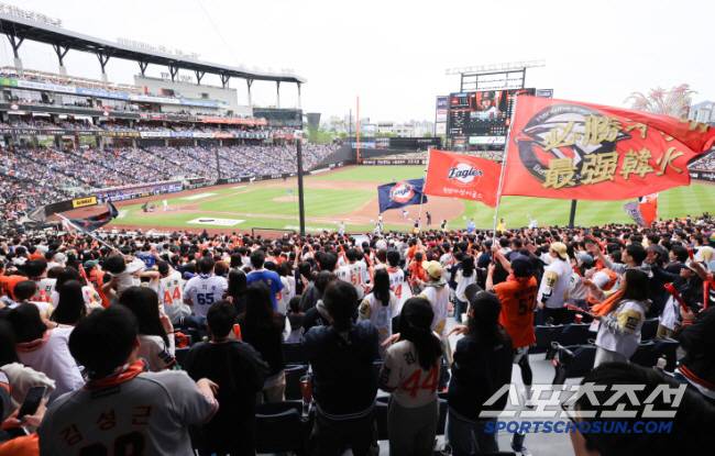 5일 대전 한화생명볼파크에서 열린 삼성-한화전. 어린이날을 맞아 만원 관중이 경기를 관람하고 있다. 대전=정재근 기자 cjg@sportschosun.com/2025..5.5/