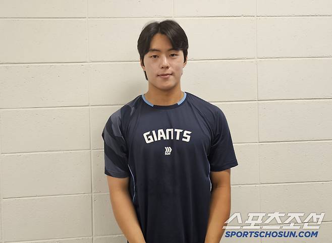 인터뷰에 임한 롯데 한태양. 김영록 기자