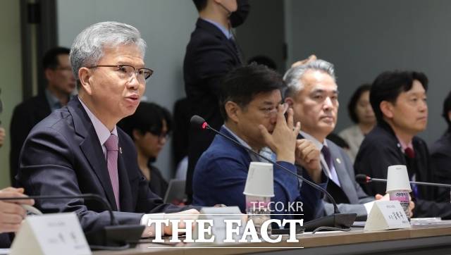 김택우 의사협회장이 지난 6월 22일 서울 용산구 대한의사협사에서 열린 김문수 국민의힘 대선후보 의협회장단과 간담회에서 발언을 하고 있다./남윤호 기자