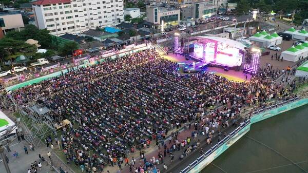 사진은 작년 은어축제장 전경./사진-봉화군