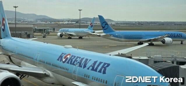 인천국제공항 제2터미널에 주기중인 대한항공 여객기.