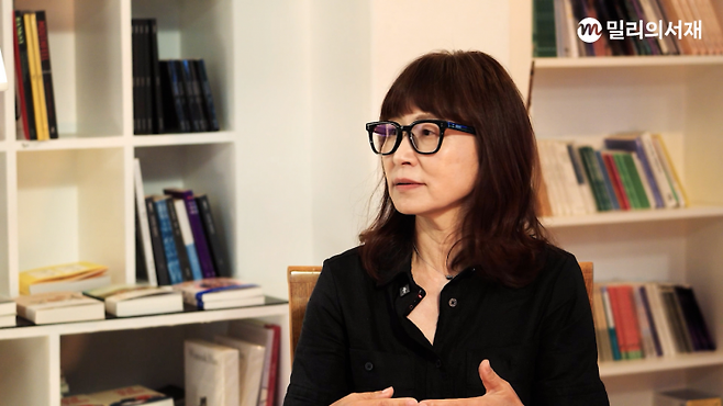 문학감상회 은희경 작가 '새의 선물'편 스킬컷. Kt 밀리의서재