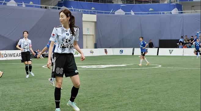 ‘골때리는 그녀들’ ‘원년 멤버’ 이현이X안혜경 주장 대격돌! 한 치의 양보 없는 불꽃 튀는 접전에 ‘기대UP’(골때녀) SBS