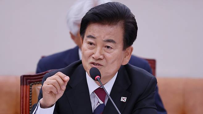 정동영 통일부 장관 후보자가 14일 서울 여의도 국회 외교통일위원회에서 열린 인사청문회에 출석해 의원 질의에 답하고 있다. /남강호 기자