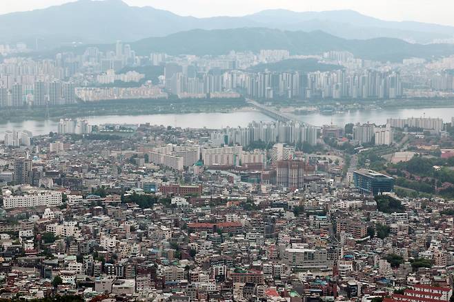 남산 N서울타워에서 바라본 서울 시내 아파트 단지 모습. /연합뉴스