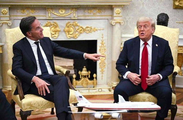 도널드 트럼프(오른쪽) 미국 대통령이 14일(현지시간) 미 워싱턴DC 백악관에서 마르크 뤼터 나토 사무총장과 회담하고 있다. ⓒ AFP/연합뉴스