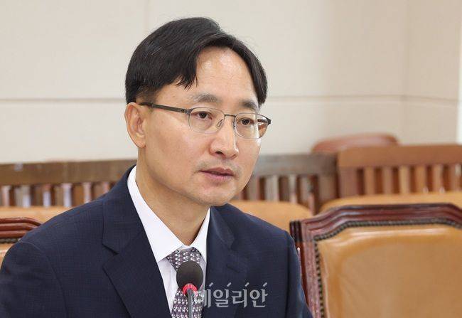 임광현 국세청장 후보자가 15일 서울 여의도 국회 기획재정위원회에서 열린 인사청문회에서 의원의 질의에 답변하고 있다. ⓒ뉴시스