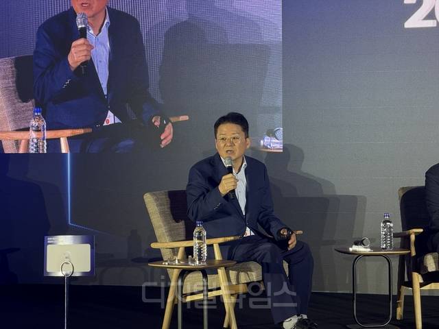 김필수 대림대 미래자동차학부 교수가 15일 충남 천안시에 위치한 SK렌터카 오토옥션에서  열린 ‘2025 대한민국 모빌리티산업 심포지엄’에서 발표하고 있다. 임주희 기자