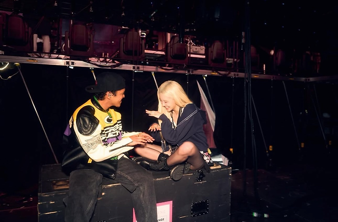 image.png 로제 덕분에 빚 거의 다 갚았다는 브루노 마스