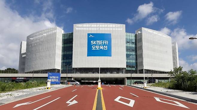 충남 천안 동남구 구성동에 문을 연 국내 최대 규모의 중고차경매장인 SK렌터카 오토옥션.  sk렌터카 제공