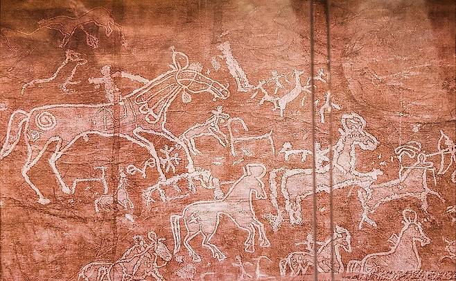 유목민에 의해 전파된 인수공통감염병은 청동기시대의 역사에도 영향을 미쳤을 것으로 보인다. 시베리아 남부 아바칸 인근에서 발견된 약 3천년 전의 암각화. 위키미디어 코먼스