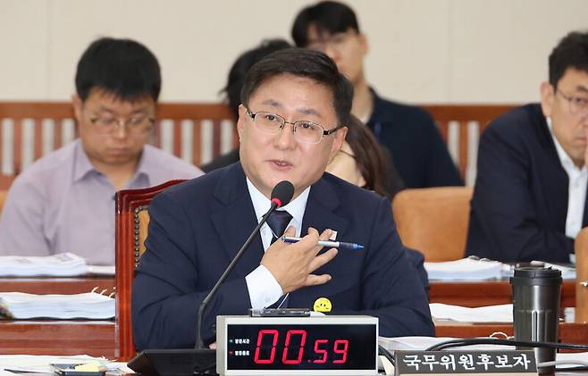 김성환 환경부 장관 후보자가 15일 서울 여의도 국회 환경노동위원회에서 열린 인사청문회에서 의원 질의에 답하고 있다. 연합뉴스