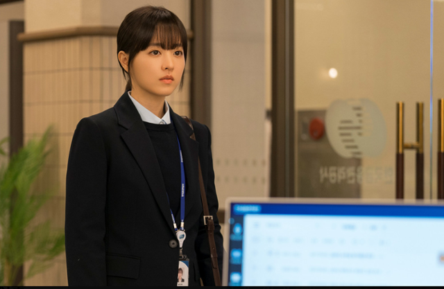 '미지의 서울'에서 직장 내 괴롭힘을 당하는 미래(박보영). tvN 제공