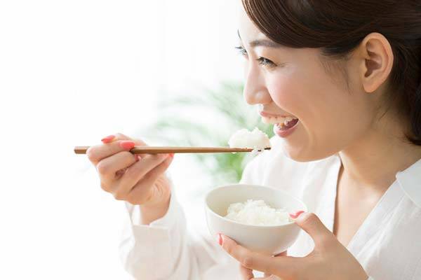 아침이나 점심 무렵에 음식을 집중해 먹는 것이 혈당 조절에 더 효과적일 수 있다는 연구 결과가 나왔다.​/사진=게티이미지뱅크