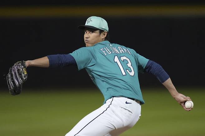 <yonhap photo-3616=""> Seattle Mariners pitcher Shintaro Fujinami, of Japan, warms up during the eighth inning of a spring training baseball game against the Los Angeles Dodgers, Friday, March 7, 2025, in Peoria, Ariz. (AP Photo/Ross D. Franklin)/2025-03-08 13:52:30/ <저작권자 ⓒ 1980-2025 ㈜연합뉴스. 무단 전재 재배포 금지, AI 학습 및 활용 금지></yonhap>