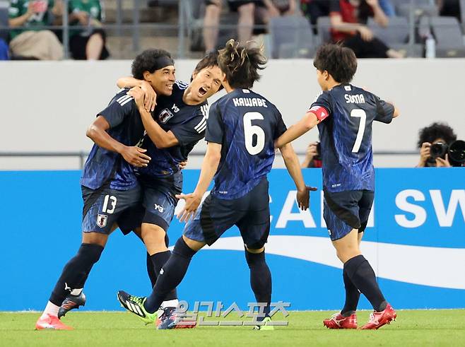 2025 동아시아축구연맹(EAFF) E-1 챔피언십(동아시안컵) 대한민국과 일본의 경기가 15일 오후 경기도 용인 미르스타디움에서 열렸다. 전반 일본의 저메인(13)이 선제골을 넣고 동료들과 기뻐하고 있다. 용인=김민규 기자 mgkim1@edaily.co.kr /2025.07.15/