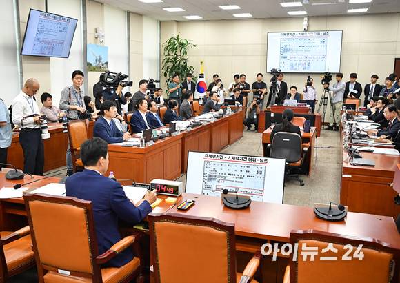 안규백 국방부 장관 후보자가 15일 서울 여의도 국회에서 열린 국방위원회의 인사청문회에서 질의에 답변하고 있다. [사진=곽영래 기자]