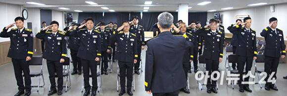 15일 포항북부소방서 별관 3층 대회의실에서 인사 발령에 따른 소방공무원 임용식이 열리고 있다. [사진= 포항북부소방서]