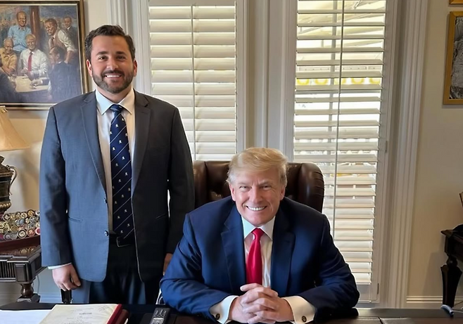 도널드 트럼프 대통령(오른쪽)이 주말레이시아 미국 대사로 지명한 인플루언서 닉 애덤스. 출처 닉 애덤스 인스타그램 계정