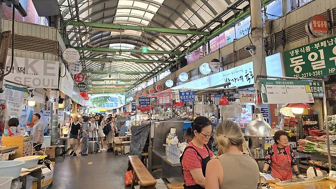 Gwangjang Market in Jongno District, central Seoul, on July 9 [NOH YU-RIM]