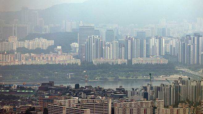 Apartment complexes seen from Mount Namsan in central Seoul on July 7 [NEWS1]