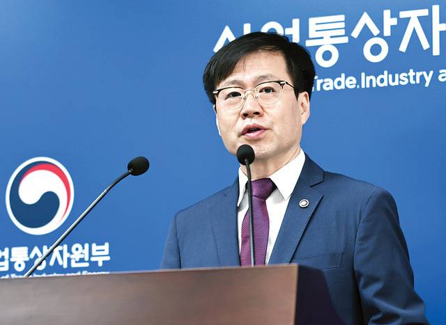 여한구 산업통상자원부 통상교섭본부장이 14일 정부세종청사에서 한·미 통상협의 관련 브리핑을 열고 발언하고 있다. 그는 “(상호관세 부과까지) 20일도 남지 않은 지금은 우리에게 선택과 결정의 시간”이라고 말했다. 연합뉴스