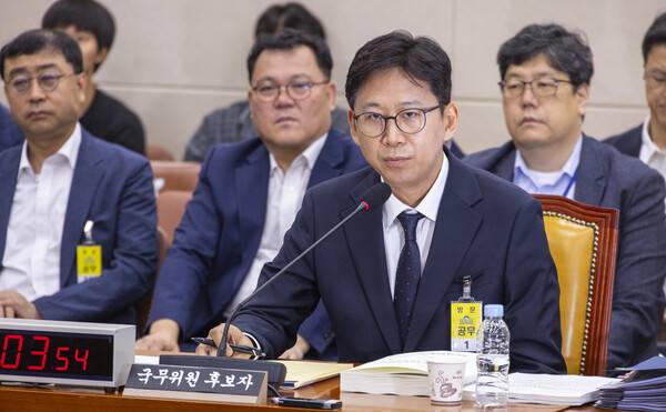 ▲배경훈 과학기술정보통신부 장관 후보자가 14일 국회 과학기술정보방송통신위 인사청문회에 출석해 의원 질의에 답변하고 있다. ⓒ연합뉴스