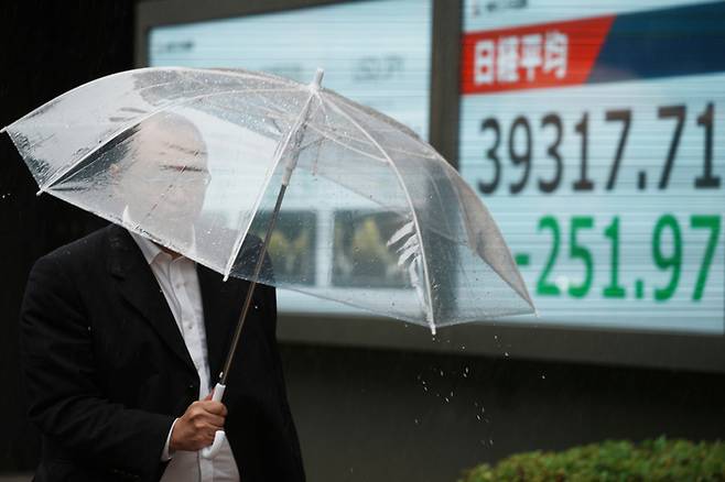 일본 참의원 선거 유세가 진행중인 가운데 14일 닛케이 지수가 약세를 보이고 있다. [연합뉴스]