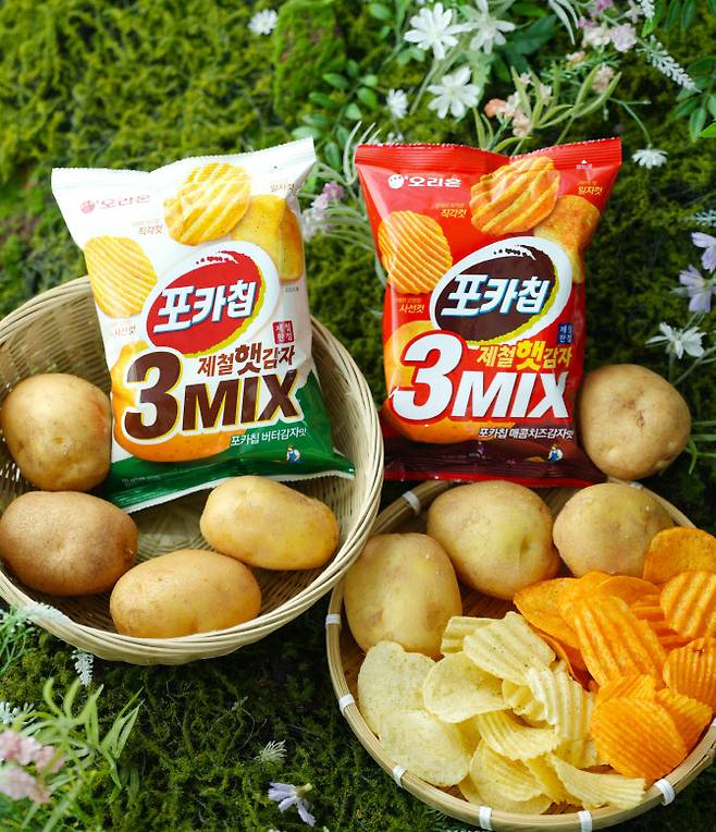 오리온은 햇감자 제철에만 맛볼 수 있는 ‘포카칩 햇감자 3MIX 버터감자맛’과 ‘포카칩 햇감자 3MIX 매콤치즈감자맛’ 2종을 출시했다고 15일 밝혔다. [사진 = 오리온 제공]