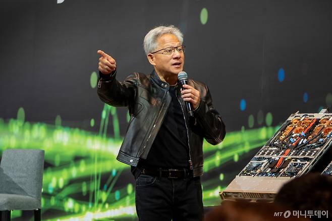 젠슨 황 엔비디아 CEO가 지난 5월21일 오전 대만 타이베이 오리엔탈 만다린에서 열린 '글로벌 미디어 Q&A에서 답변하고 있다./타이베이(대만)=김남이 기자