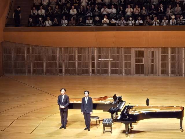 처음으로 함께 선 무대에서 스승과 제자는 서로를 향한 존중과 존경을 보여주었다. 이민경 기자