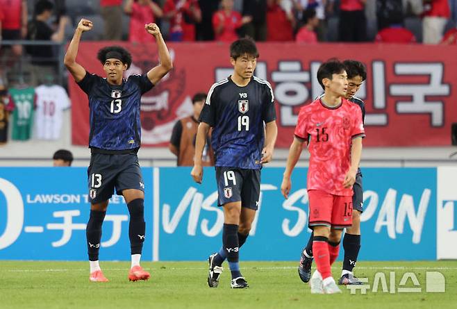 [용인=뉴시스] 김진아 기자 = 15일 경기 용인미르스타디움에서 열린 2025 동아시아축구연맹(EAFF) E-1 챔피언십(동아시안컵) 남자부 한국과 일본의 경기, 일본 료 저메인이 선취골을 넣은 뒤 기뻐하고 있다. 2025.07.15. bluesoda@newsis.com