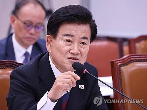 질의에 답변하는 정동영 통일부 장관 후보자 (서울=연합뉴스) 김주형 기자 = 정동영 통일부 장관 후보자가 14일 국회 외교통일위원회에서 열린 인사청문회에 출석해 의원 질의에 답변하고 있다. 2025.7.14 kjhpress@yna.co.kr