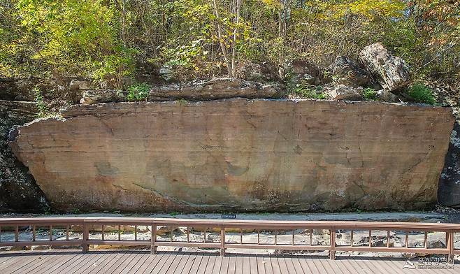 반구천의 암각화 중 천전리 명문과 암각화의 모습. 울산시 제공