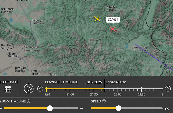지난 6일(UTC 기준) 중국 에어차이나 에어버스 A350 CA967편 여객기와 중국 SF 항공 화물기가 러시아 상공에서 근접하는 모습. 에비에이션24 제공