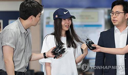 민희진(가운데) 전 어도어 대표. 연합뉴스