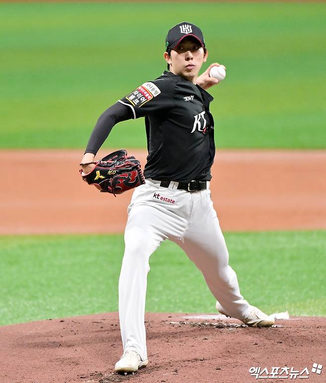 KT 위즈 선발투수 오원석이 올해 정규시즌 경기에 선발 등판해 투구하고 있다. 엑스포츠뉴스 DB