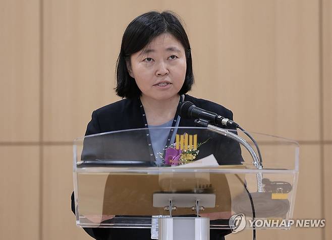 취임사 하는 임은정 신임 동부지검장 (서울=연합뉴스) 김인철 기자 = 임은정 신임 서울동부지검장이 4일 서울 송파구 서울동부지방검찰청에서 열린 취임식에서 취임사를 하고 있다. 2025.7.4 yatoya@yna.co.kr