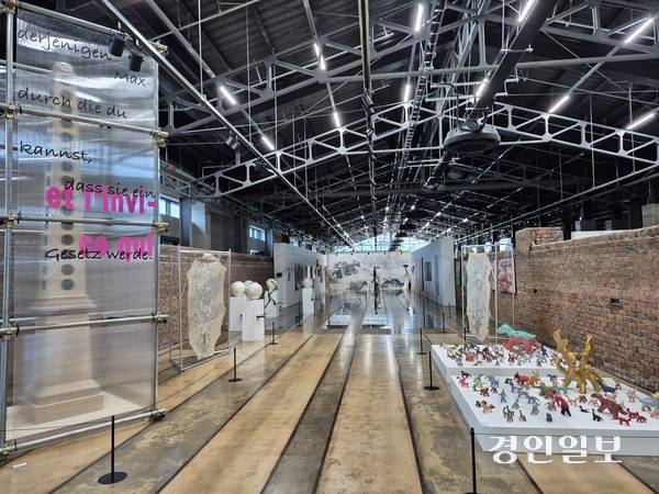 연천 은대리문화벽돌공장의 패브릭아트 전시. 2025.7.14 연천/오연근기자 oyk@kyeongin.com