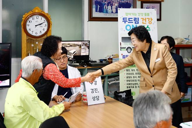 이천시가 어르신들의 건강 증진을 위해 '두드림 건강 온서비스'를 제공하고 있다. 사진=이천시청