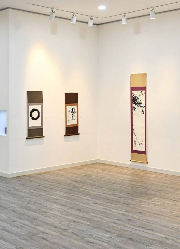 진도현대미술관 2층 전시실. <최현배 기자>