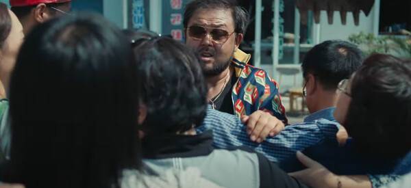 제주 출신 문숙희 감독이 연출한 장편 독립영화 '인생세탁소'는 1988년 제주 탑동 해녀투쟁 이후 30년이 지난 오늘을 살아가는 가족들의 이야기로, 거대자본에 의해 수년간 이어져 온 수난 속에서 정체성을 하나씩 잃어가는 가족사를 담아낸 영화다. 영화 스틸컷. ⓒ제주의소리