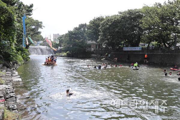 제10회 월대천 축제가 펼쳐지는 월대천 전경.