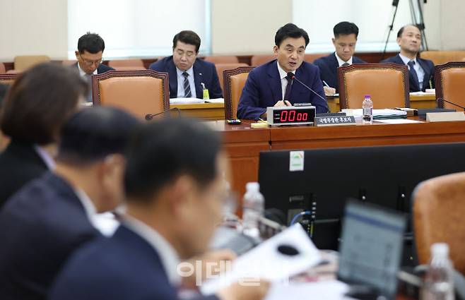 안규백 국방부 장관 후보자가 15일 서울 여의도 국회 국방위원회 전체회의에서 열린 인사청문회에서 질의에 답변하고 있다. (사진=노진환 기자)