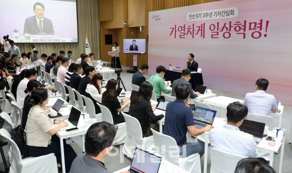 오세훈 서울시장이 16일 서울시청에서 열린 ‘민선 8기 3주년 기자간담회:가열차게 일상혁명’에서 인사말을 하고 있다. (사진=방인권 기자)