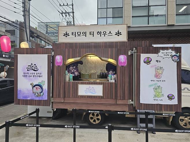 -&nbsp; SNS 인증을 통해 무료 음료를 얻을 수 있다