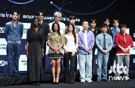 16일 오전 서울 더 세인트에서 Mnet?'보이즈 2 플래닛' 제작발표회가 열렸다. 이날 행사에는 제작진(김신영 CP, 정우영 PD, 고정경 PD), K 마스터(이석훈, 킹키, 카니), C마스터(김재중, 샤오팅, 제이릭), 공통 마스터(임한별, 효린, 백구영, 저스디스) 총 13명이 참석해 자리를 빛냈다. 박세완 엔터뉴스팀 기자 park.sewan@jtbc.co.kr