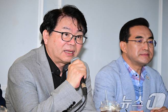 이한주 국정기획위원회 위원장이 13일 서울 종로구 정부서울청사 창성동 별관 인근 카페에서 열린 기자간담회에서 모두발언을 하고 있다. (공동취재) 2025.7.13/뉴스1 ⓒ News1 김성진 기자