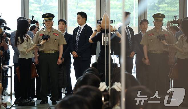 해병대 수사단장인 박정훈 대령이 16일 오후 서울 서초구 이명현 순직해병특검 사무실에 참고인 신분으로 출석하고 있다. 2025.7.16/뉴스1 ⓒ News1 신웅수 기자