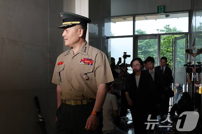 해병대 수사단장인 박정훈 대령이 16일 오후 서울 서초구 이명현 순직해병특검 사무실에 참고인 신분으로 출석하고 있다. 2025.7.16/뉴스1 ⓒ News1 신웅수 기자